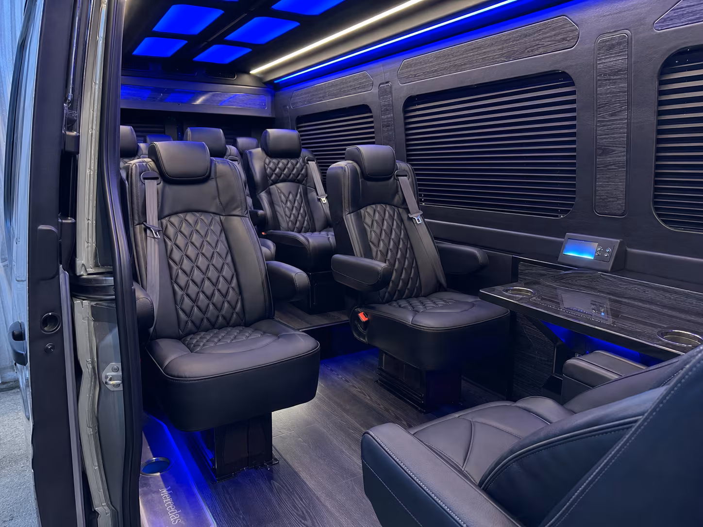 find the perfect transportation for your next airport transfer 5